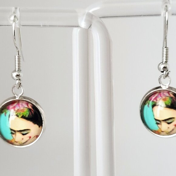 Vintage Frida Kahlo Image Earrings Drop 1/2" Diameter - Picture 3 of 7